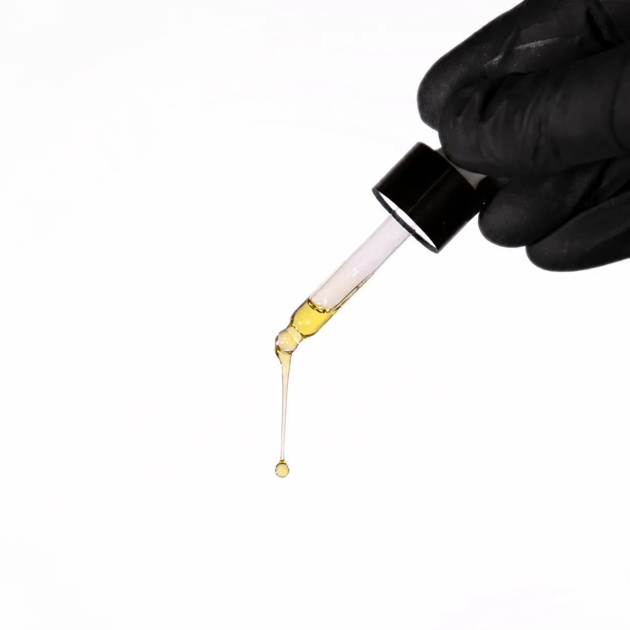 Textura del aceite de CBD en el gotero